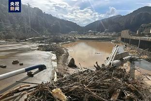 带不动？泰山球门三度失守，丢球后的王大雷无奈瘫坐在地上